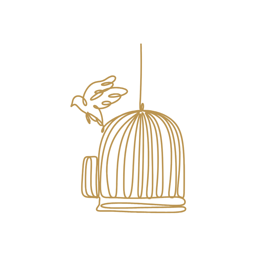 Eine goldene Vogel cage mit einem Vogel, der darauf sitzt.